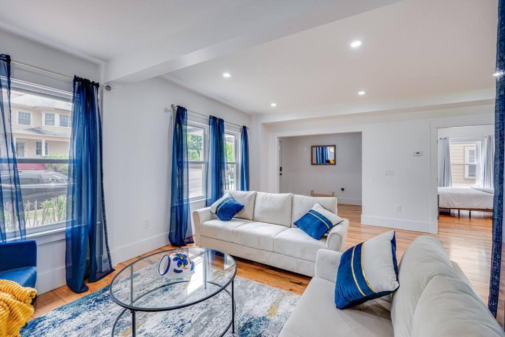 Апартаменты Modern Red Door Haven +5Mins To Boston Milton Экстерьер фото